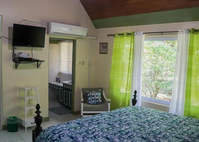 Seven Palms Homestay Runaway Bay